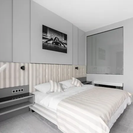 Port Karolina Luxury * פראג