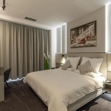Port Karolina Luxury شقة براغ